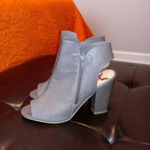 NEW PENNY LOVES KENNY size 8